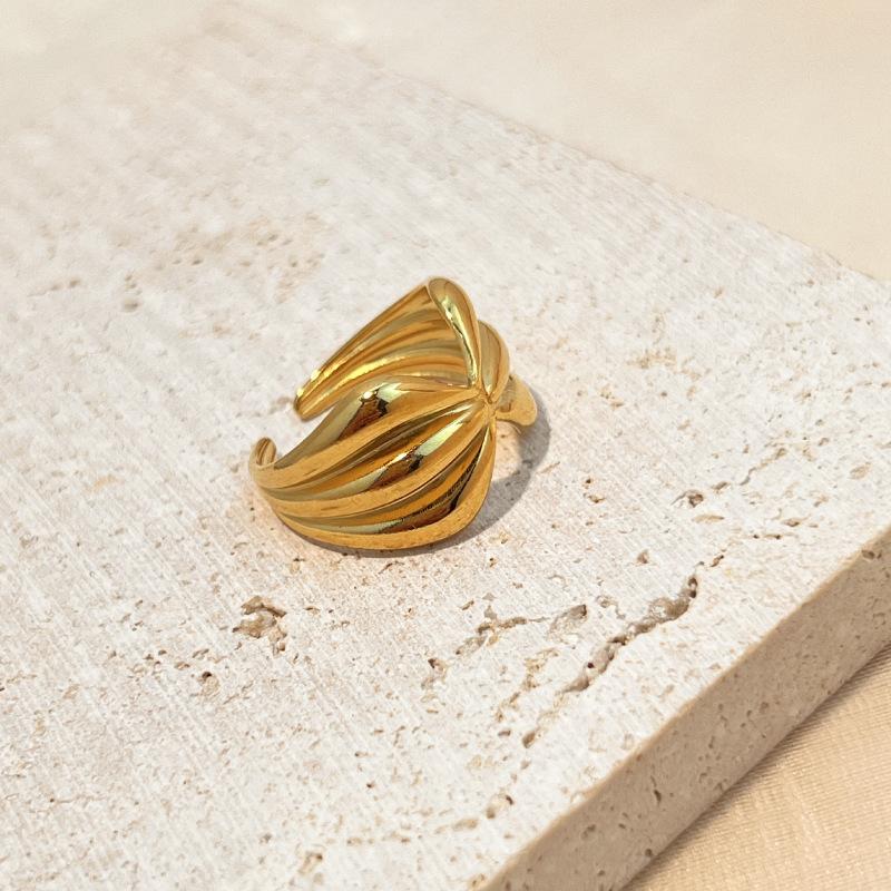 Sculptural Fan Ring