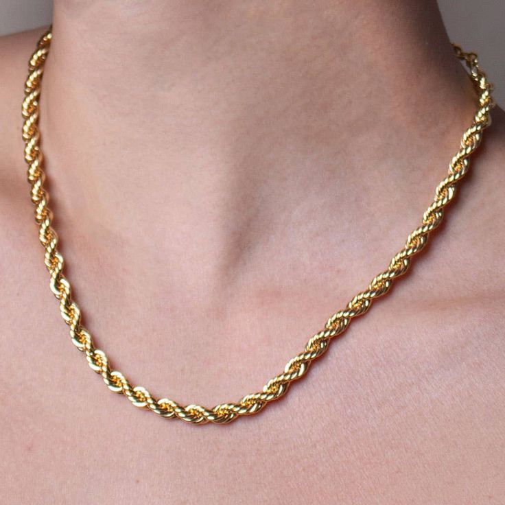 Twist Design Necklace