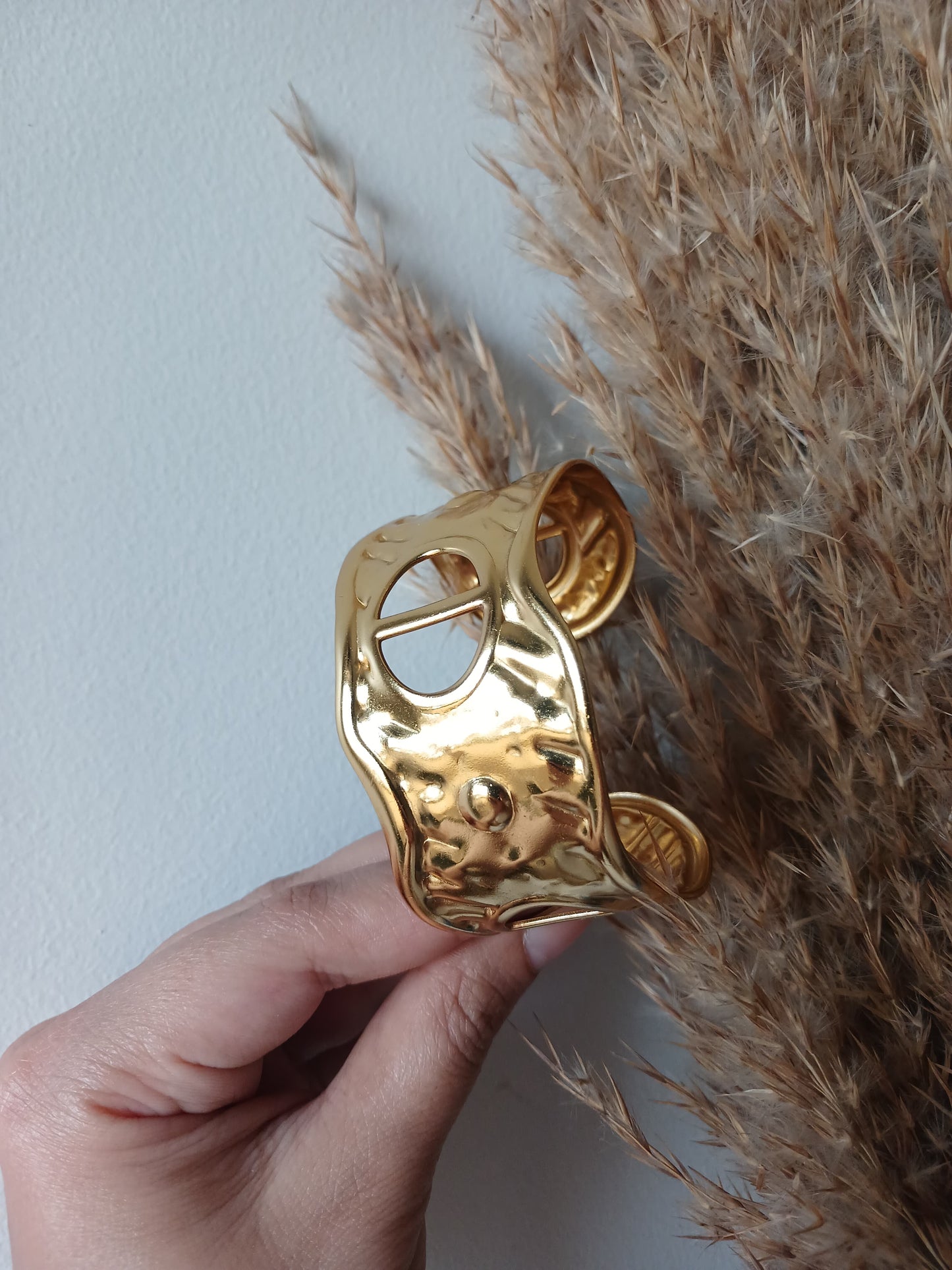 Open-Face Wave Bracelet
