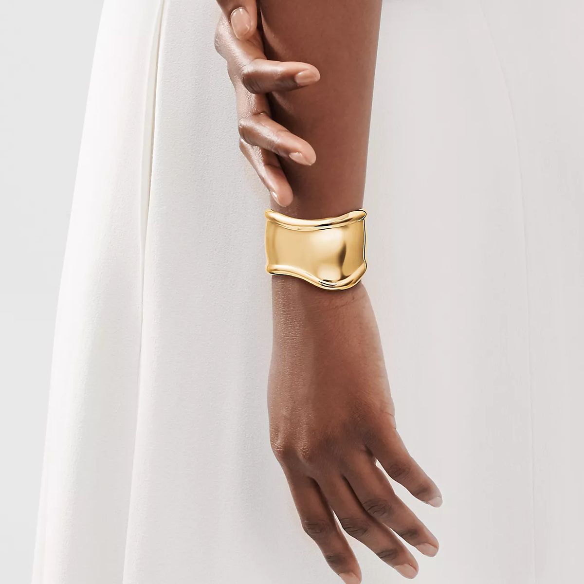 Curved Smooth Bracelet