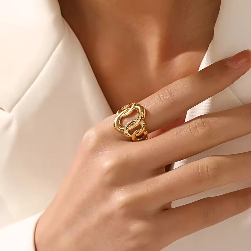 Chunky Interlocking Chain Ring