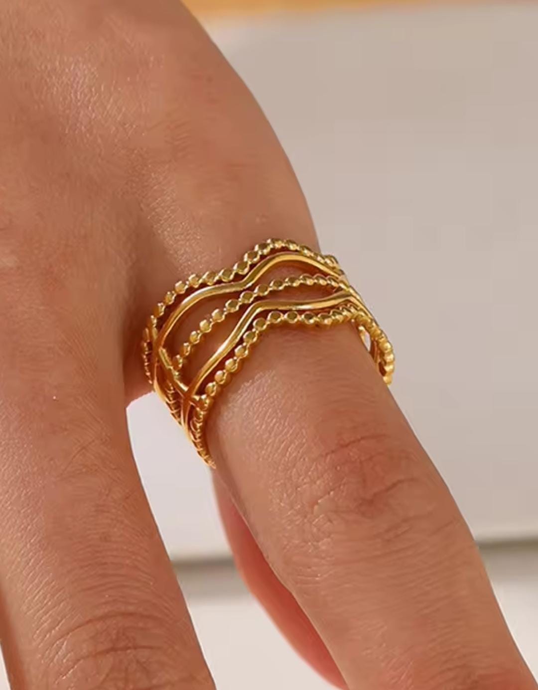 Gold Ripple Band Ring – Zeina