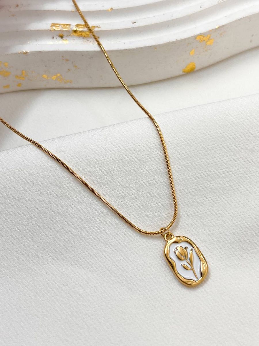 Rose Pendant Necklace
