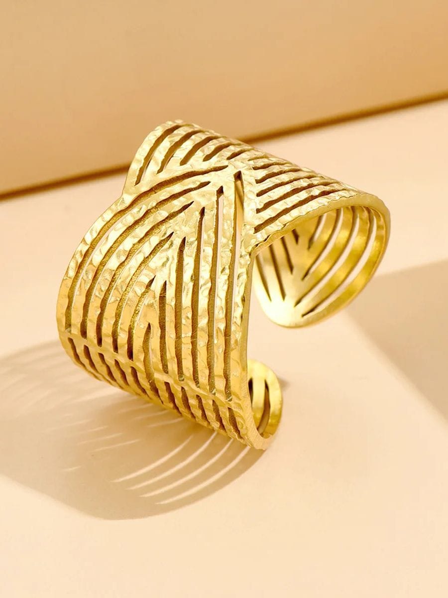 V-Pattern Ring