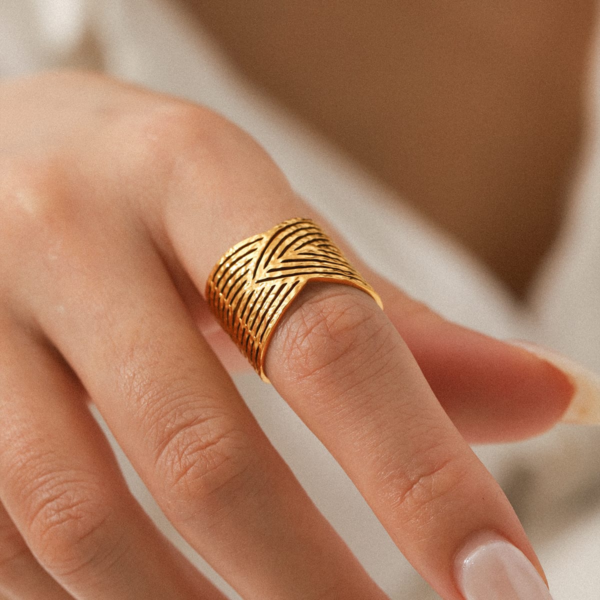 V-Pattern Ring