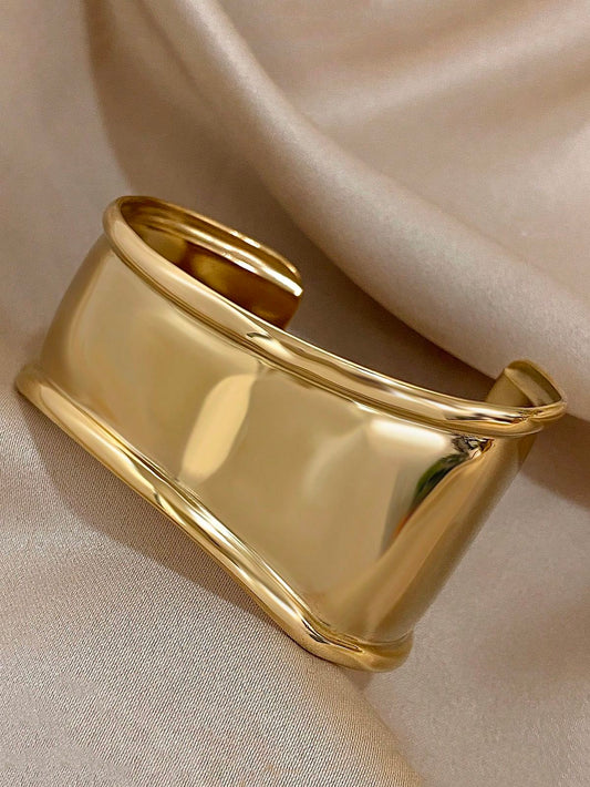 Curved Smooth Bracelet