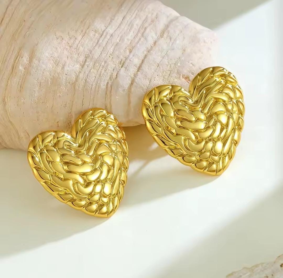 Golden heart earring