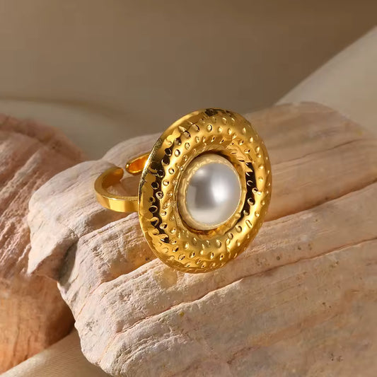 Island Inlaid White Stone Ring